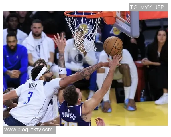 阿里纳斯预测浓眉最终会秘密回归湖人队的可能性